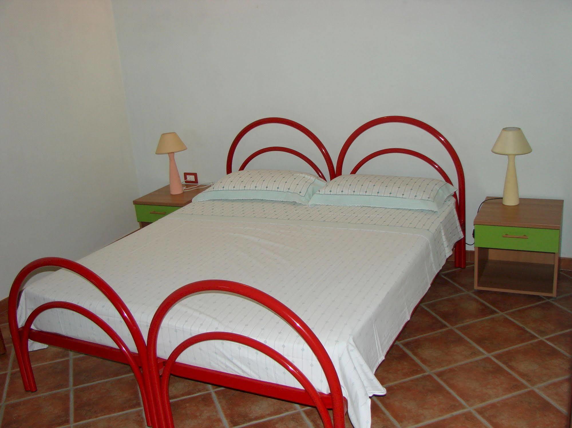 Agriturismo Su Tiresi 卡拉古诺内 外观 照片
