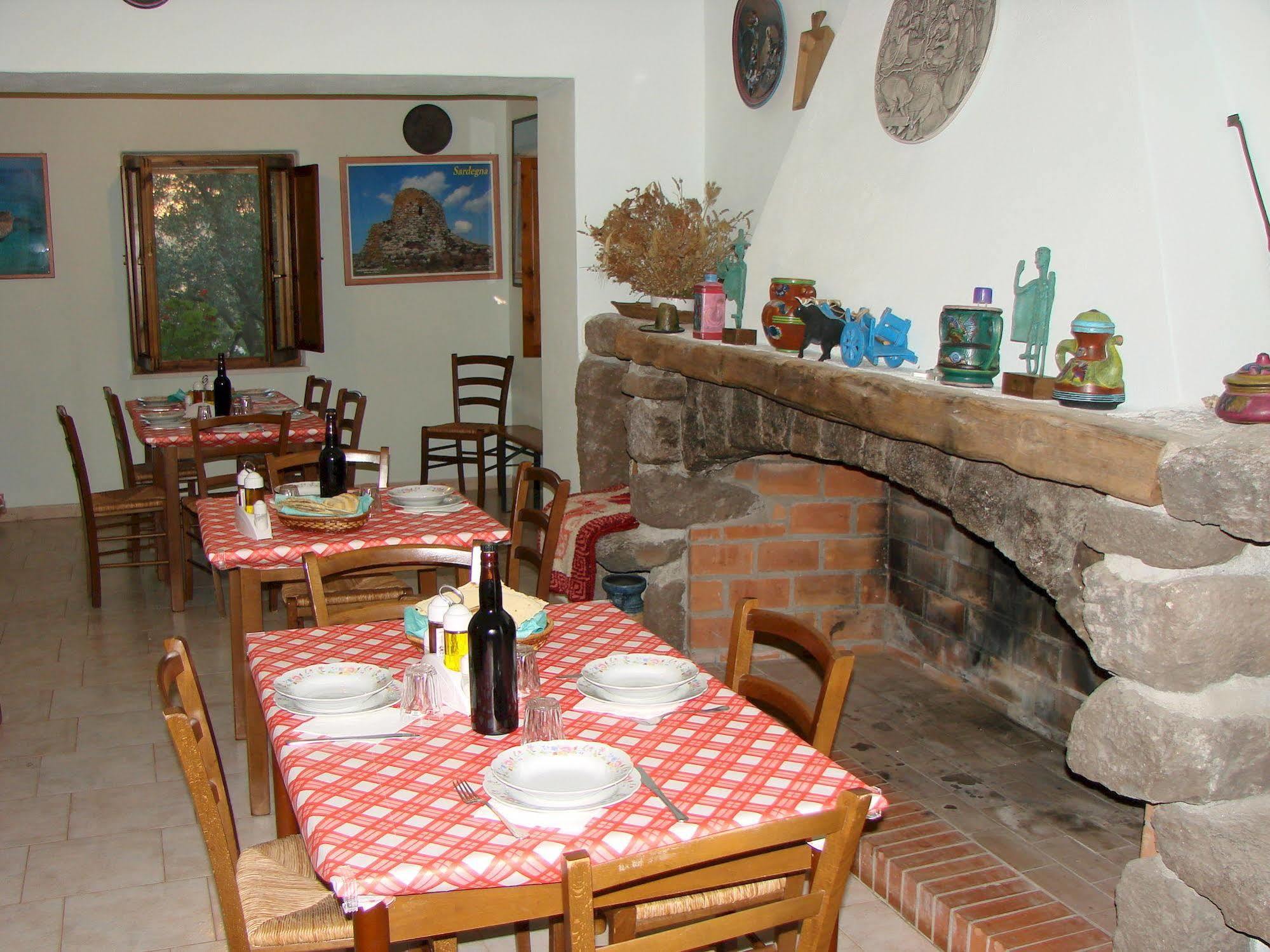 Agriturismo Su Tiresi 卡拉古诺内 外观 照片